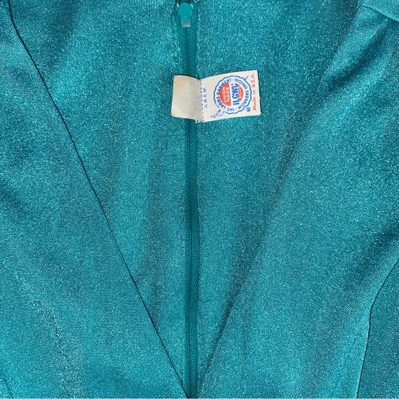 19070s ILGWU Tag Wrap Style Dress with Feather Sleeves - Picture 4 of 6